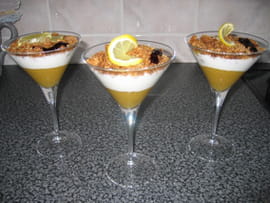 Verrine mangue-yaourt, crumble � la noix de coco