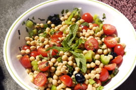 Pois chiches à la noix de coco et soupe aux pois chiches. Salade-orientale