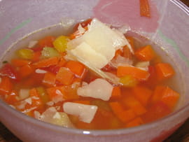 Minestrone et copeaux de parmesan
