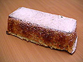 Cake glac� aux biscuits roses
