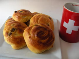 Pains brioch�s aux raisins