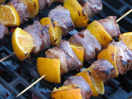 Brochettes de canard au barbecue et p�tes au sucre