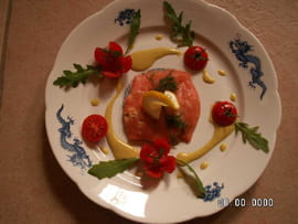 Tartare de saumon en pannequet de saumon fum�