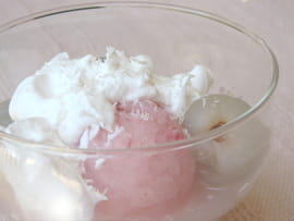 Coupes glac�es aux litchis et chantilly de coco