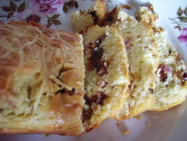 Cake aux lardons et aux pruneaux