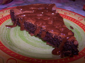 G�teau au chocolat napp� de son coulis