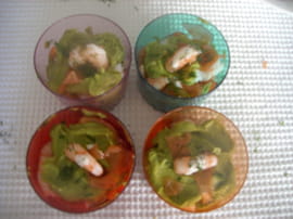 Verrines de crevettes, avocat et saumon fum�