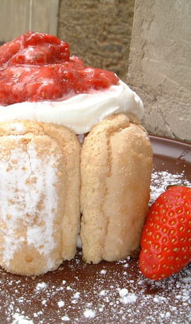 Charlotte aux fraises fa�on tiramisu
