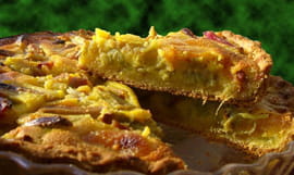 Tarte amandine � la rhubarbe et aux abricots secs