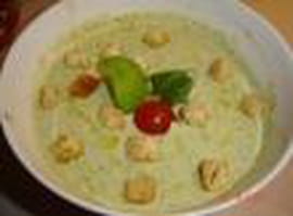 Soupe de laitue au Parmesan et basilic