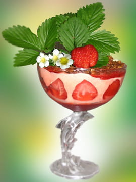 Fraisier en verrine, crumble croquant au caramel