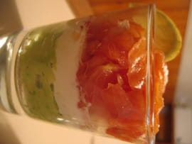 Verrines avocat, tomates, saumon