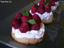 Dacquoise � la noix de coco et aux framboises