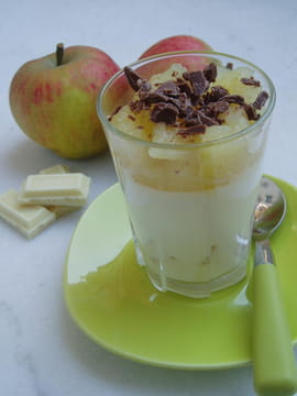 Panna cotta au chocolat blanc et aux pommes
