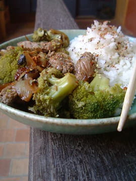 Boeuf saut� aux oignons et au brocoli