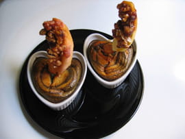Brochettes pommes-noix, caramel de betterave