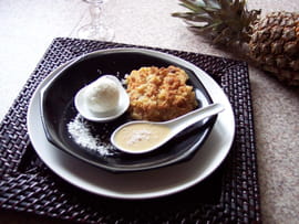 Crumble ananas-coco et son coulis