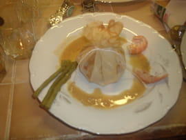 Aum�ni�res de Saint-Jacques � la bisque de homard