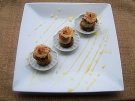 Saint Jacques po�l�es sur endives caram�lis�es, tuiles parmesan baies rose, et beurre blanc � l orange