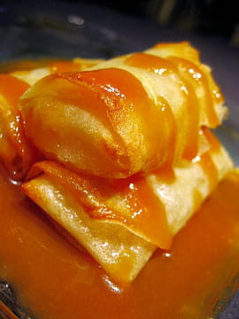 Nems de pommes au gingembre et sauce caramel