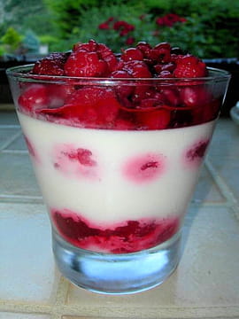 Cr�me chiboust sur lit de framboise