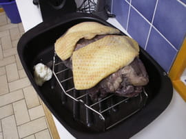 Cuissot de sanglier aux pommes de terre et c�pes