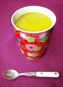 Soupe de petits pois au mascarpone et au bacon