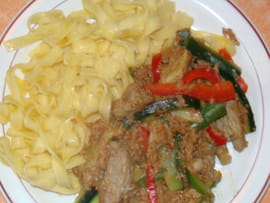 Porc aux tagliatelles, l�gumes � la noix coco