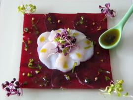 Carpaccio de betterave et Saint-Jacques � la pistache