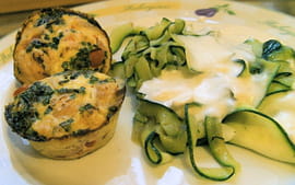 Clafoutis saumon-tomates et tagliatelles de courgette