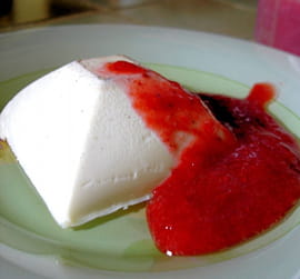 Panna cotta � la vanille et son coulis de fraises
