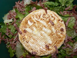 Salade de camenbert chaud aux g�siers