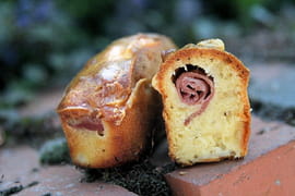 Cake aux oignons nouveaux, spirale de coppa