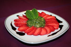 Carpaccio de fraises et son pesto sucr� de menthe