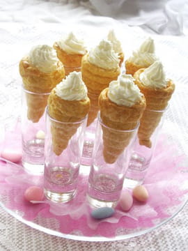 Mini cornets feuillet�s � la cr�me