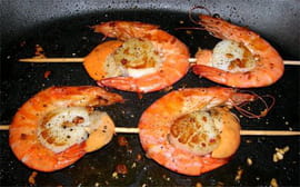 Brochettes de gambas et de Saint-Jacques
