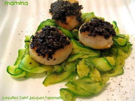Saint-Jacques � la tapenade sur son lit vert