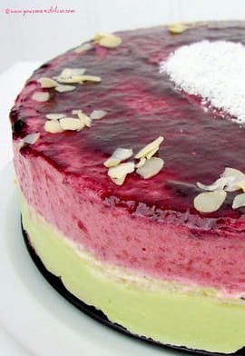 Bavarois pistache, framboise et noix de coco
