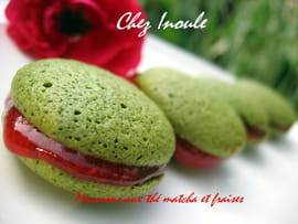 Macarons au th� matcha et fraises