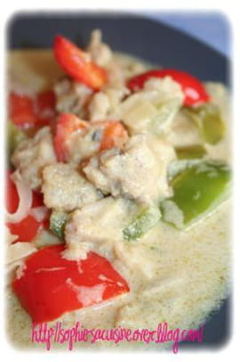 Deux poivrons et poisson blanc au curry vert