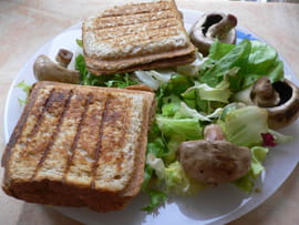 Croques aux champignons et oeufs brouill�s