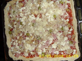 Pizza jambon, champignon et fromage