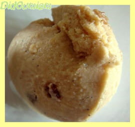 Glace vanille, rhum et raisins secs
