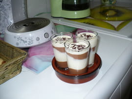 Duo de mousse au chocolat blanc et noir