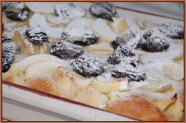 Far aux pruneaux et aux pommes