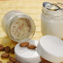 Yaourts miel-amandes Yaourts miel-amandes