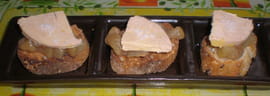 Toast de foie gras sur compot� de poire