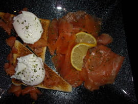 Toast au saumon et oeuf poch�