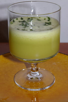 Jus de chou blanc, d ananas frais et de gingembre