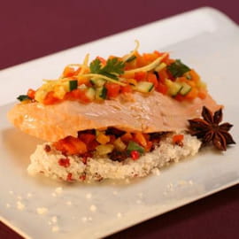 Filet de saumon de Norv�ge en cro�te de sel anis�, l�gumes au citron confit